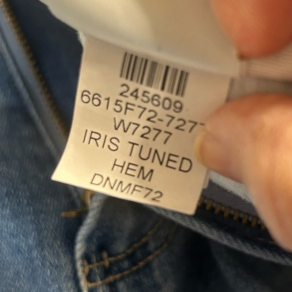 PAIGE Women's Light Blue Skinny Jeans - Picture 8 of 9